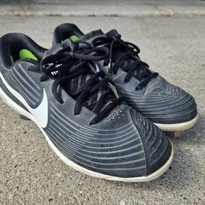 Women's softball cleats